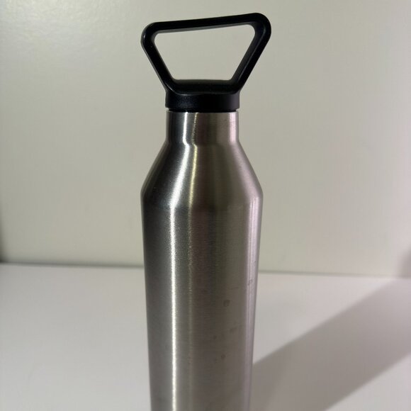 23oz Vacuum Insulated Bottle - Picture 1 of 3